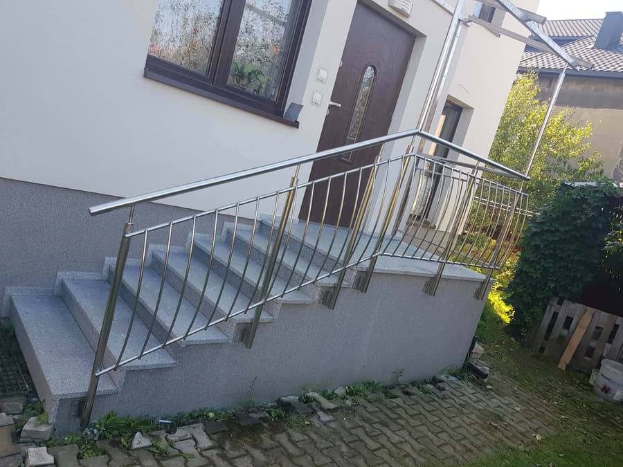 Boczne mocowanie punktowe schodów – balustrada na wymiar, realizacja nr 17